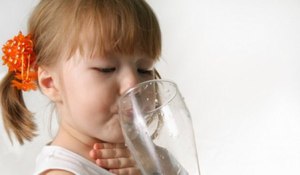 어린이는 chlorhexidine과 양치질을 권장하지 않습니다.